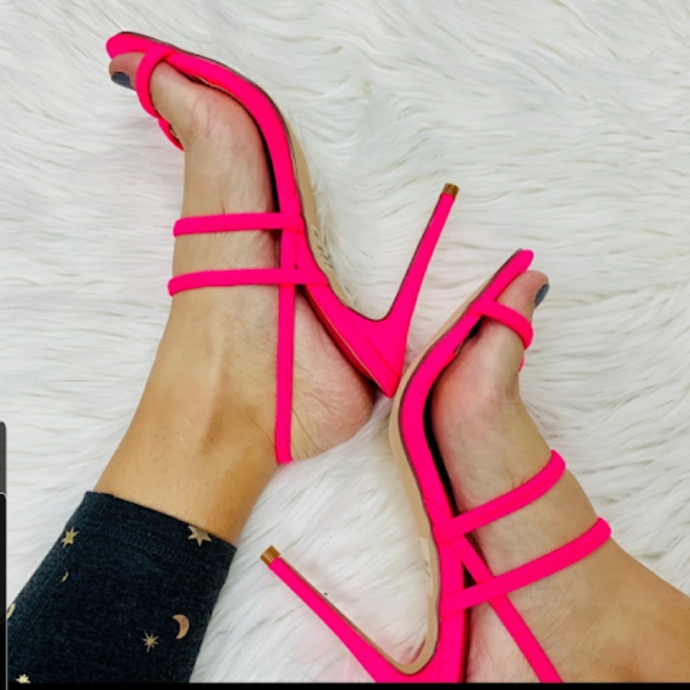 Cape Robins in Hot pink 💗 open toe design , sling